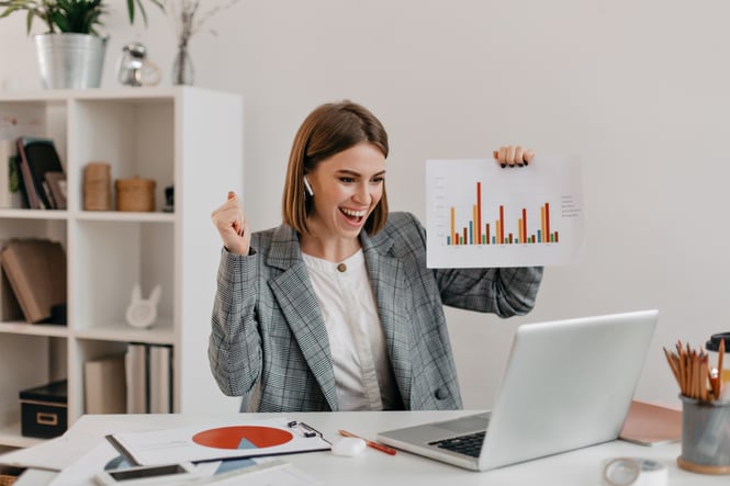 close-up-portrait-happy-business-woman-stylish-outfit-girl-high-spirits-demonstrates-chart-via-skype